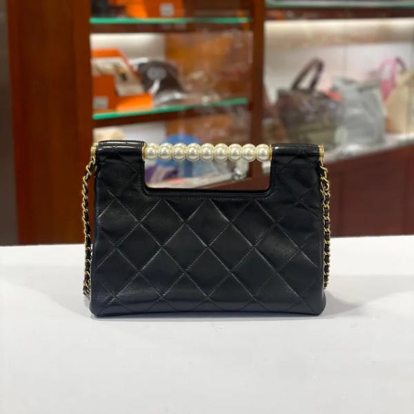 Pearl Classic Flap Shoulder Bag With OG Box & Dust Bag (Black 1160)