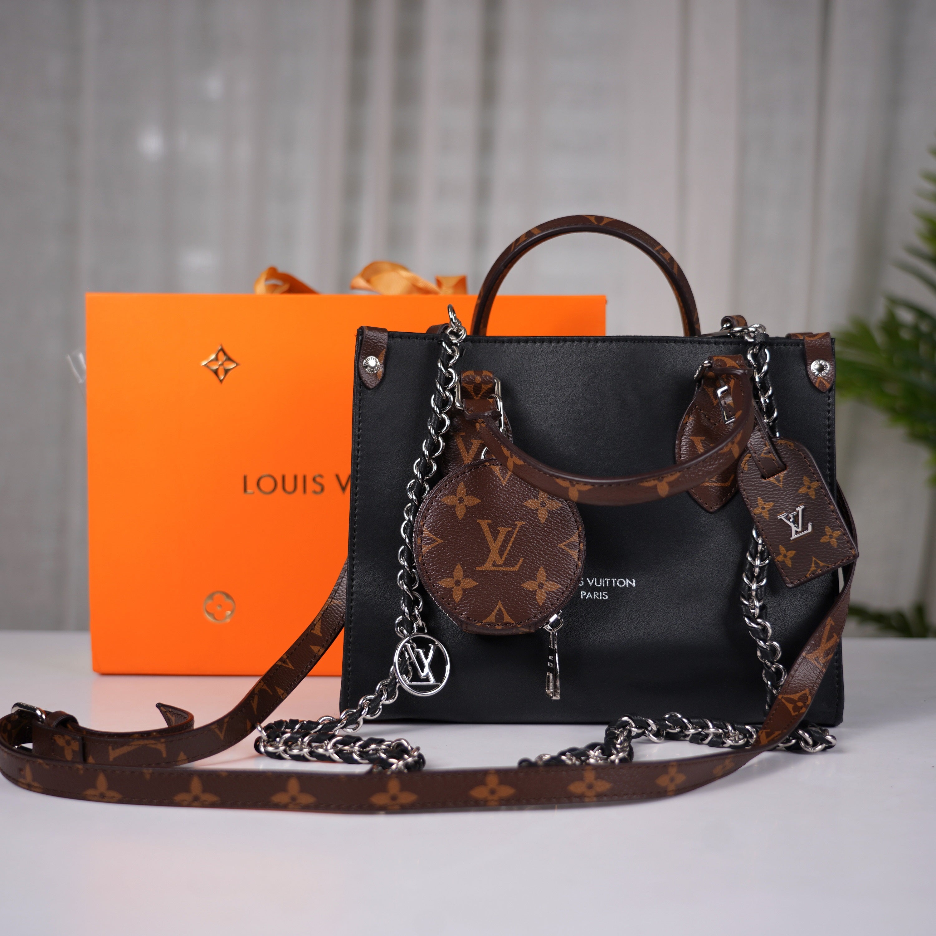 On The Go Pochette Limited Edition Premium Quality With OG Magnetic Box & Dust Bag - Coin Pouch (Black - 1179)