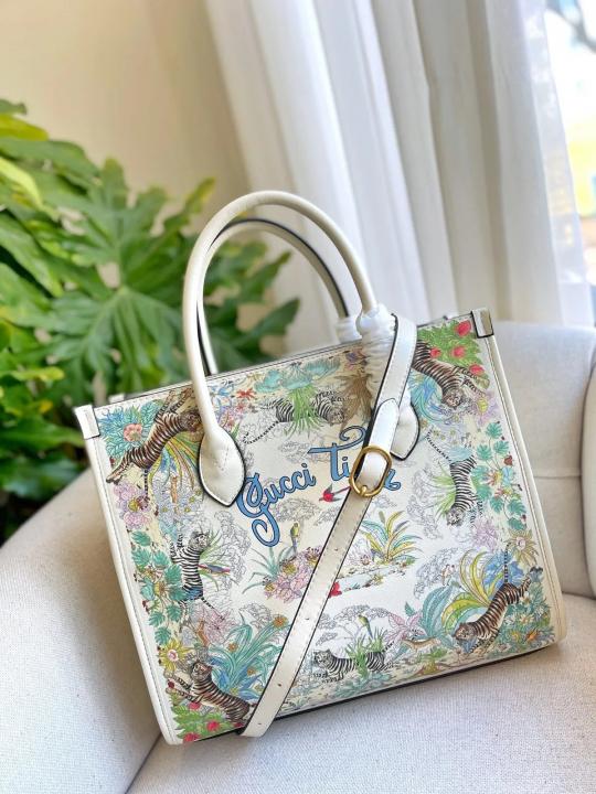 Shanghai Savanah Tiger Tote Bag With OG Magnetic Box & Dust Bag & (White - 1024)