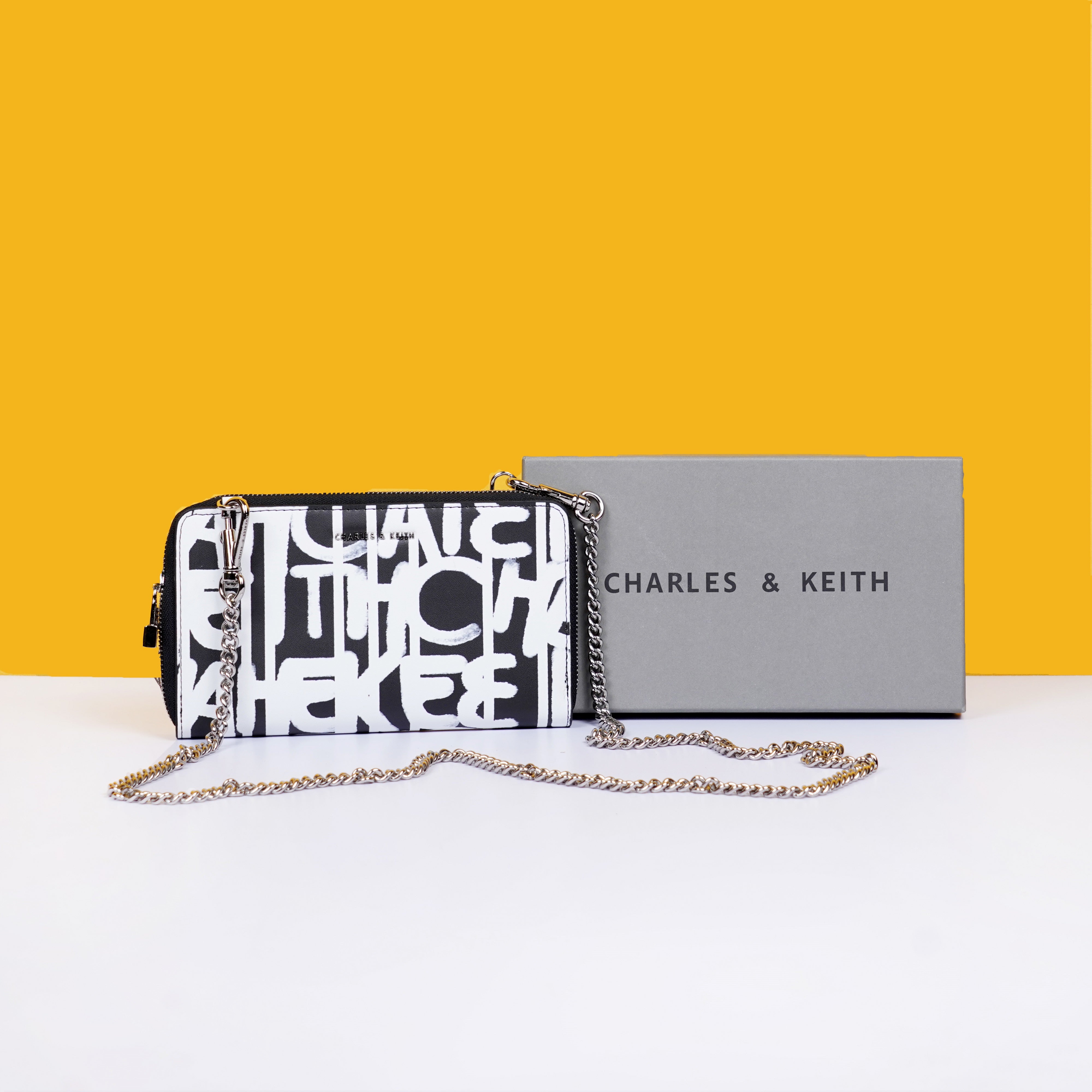 Chain On Wallet With OG Box & Dust Bag (Multi - 858)