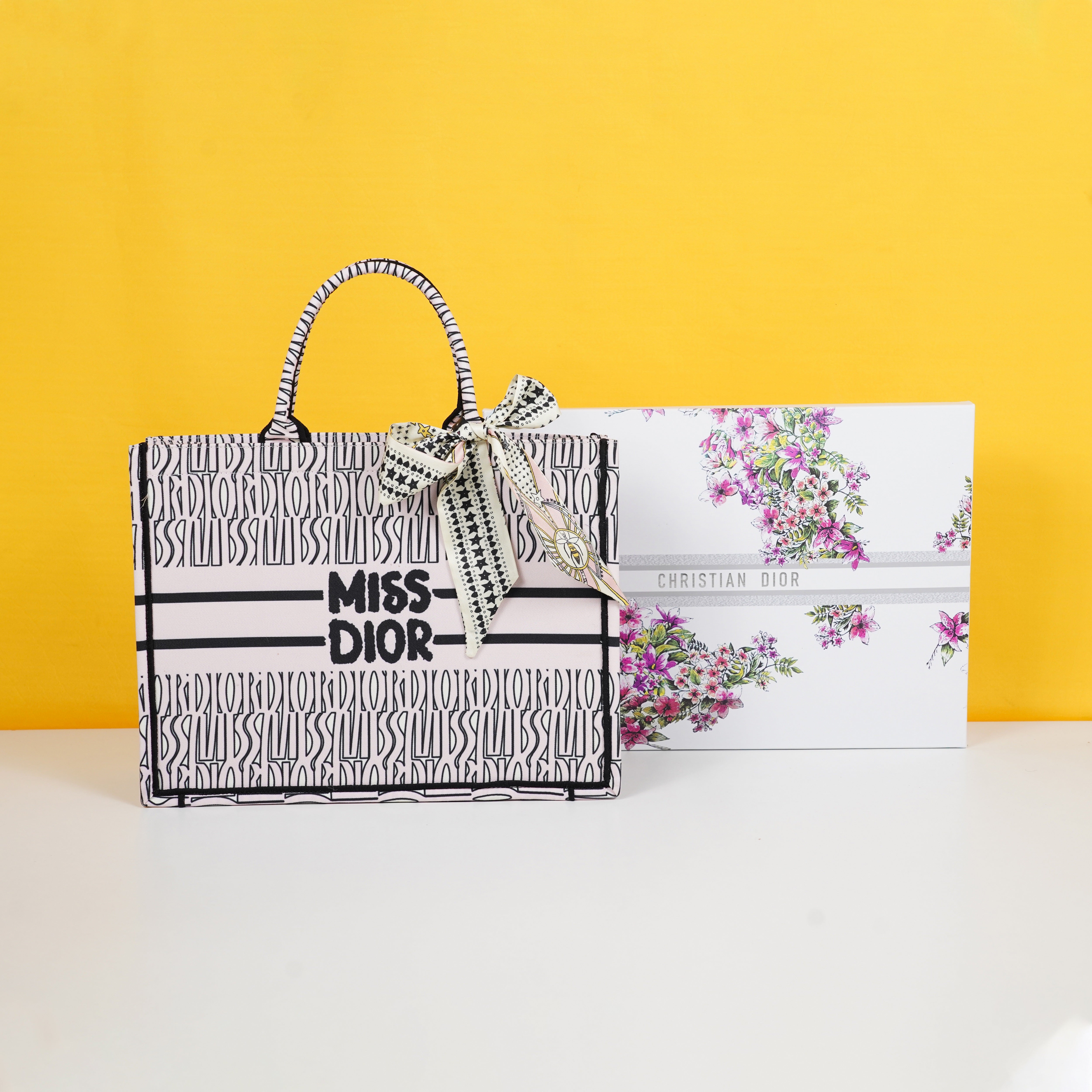 Book Tote With OG Box & Dust Bag & Scarf (L PInk - 1033)