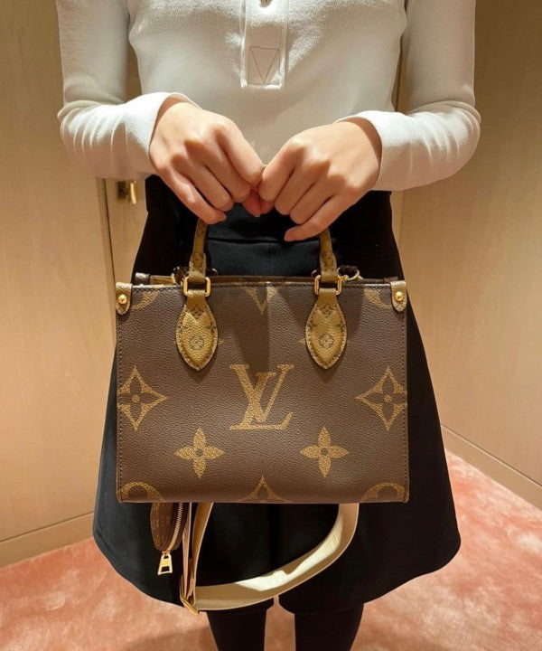 On The Go Pochette Premium Quality With OG Double Magnetic Box & Dust Bag - Coin Pouch (BL - 186)