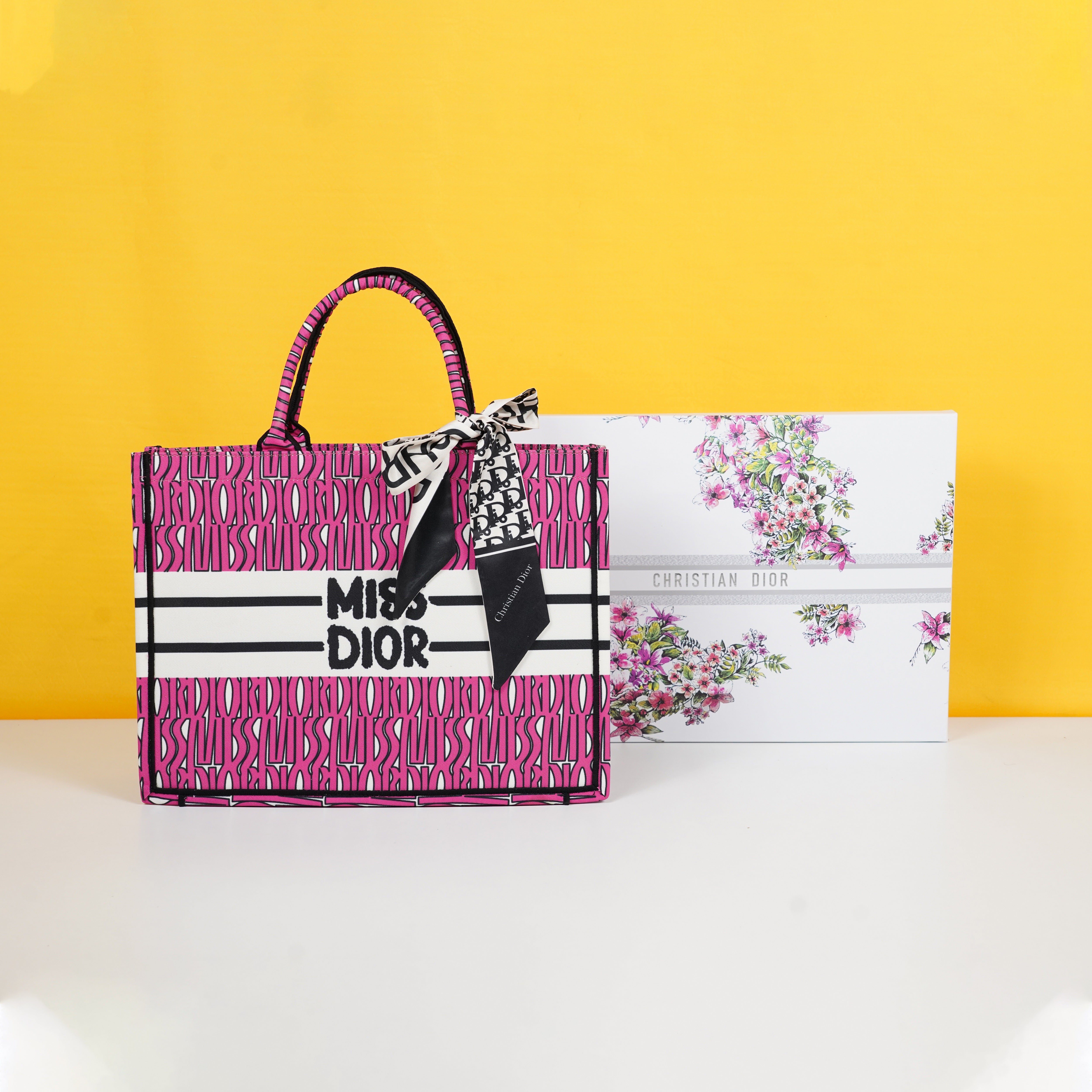 Book Tote With OG Box & Dust Bag & Scarf (Pink - 1029)