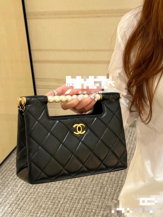Pearl Classic Flap Shoulder Bag With OG Box & Dust Bag (Black 1160)