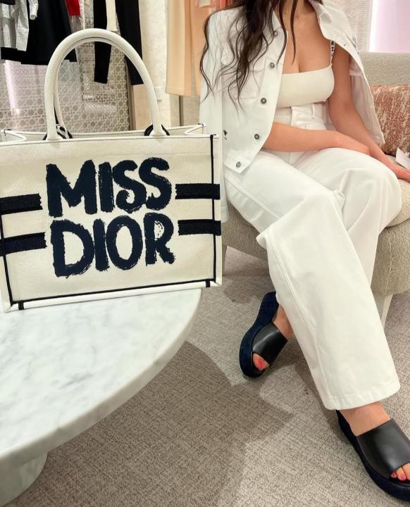 Miss D Book Tote With OG Box & Dust Bag & Scarf (White - 1028)