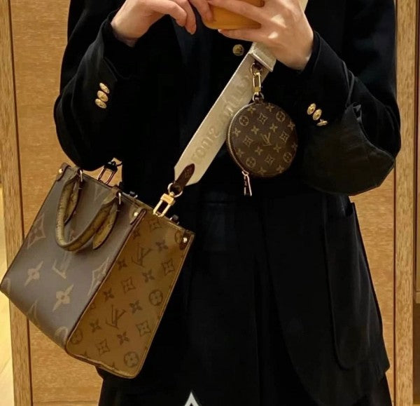 On The Go Pochette Premium Quality With OG Double Magnetic Box & Dust Bag - Coin Pouch (BL - 186)