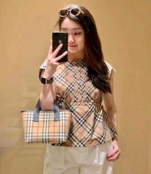 Classic Check Tote Hand Bag With OG Box & Dust Bag (Checks - 1154)