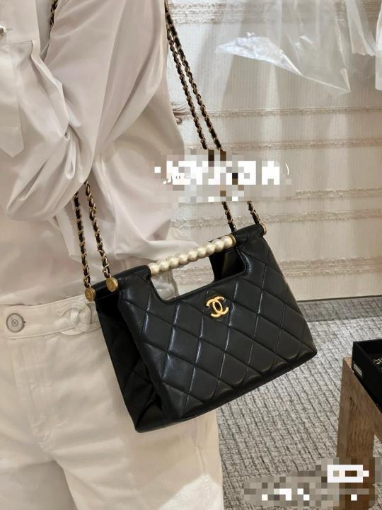 Pearl Classic Flap Shoulder Bag With OG Box & Dust Bag (Black 1160)