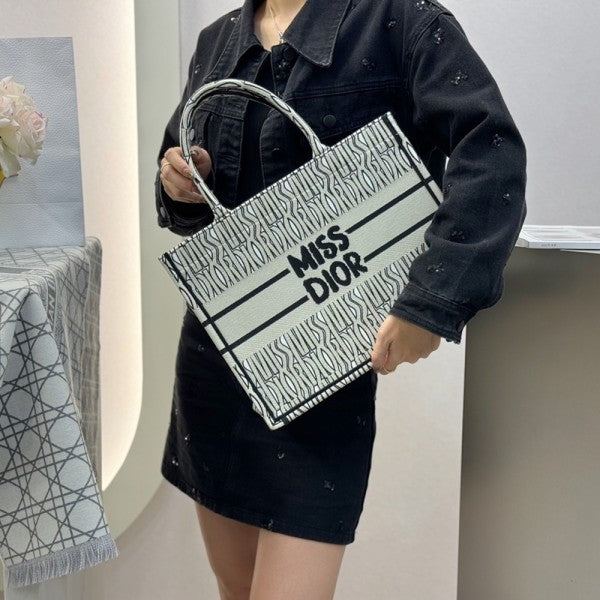 Book Tote With OG Box & Dust Bag & Scarf (L Green - 1034)