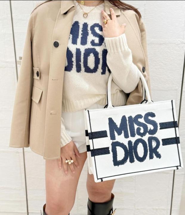 Miss D Book Tote With OG Box & Dust Bag & Scarf (White - 1028)