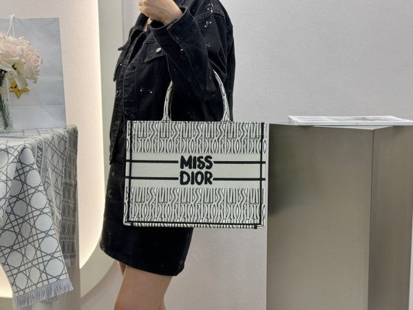 Book Tote With OG Box & Dust Bag & Scarf (L Green - 1034)