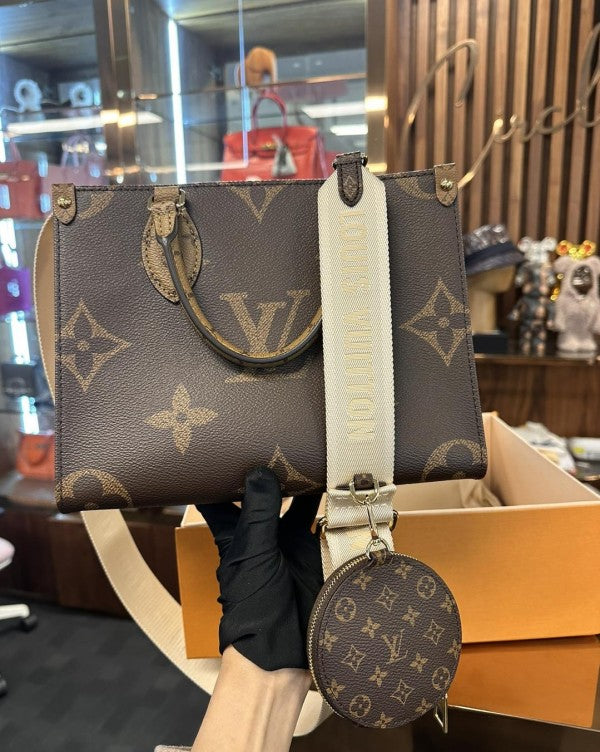 On The Go Pochette Premium Quality With OG Double Magnetic Box & Dust Bag - Coin Pouch (BL - 186)