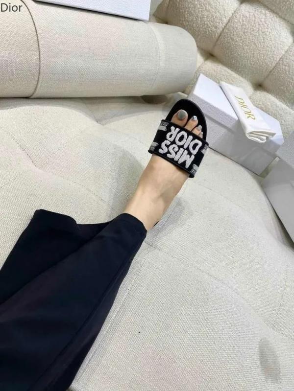 Miss Di_or Premium Dway Slide With OG Box & Carry Bag (Black-1057)