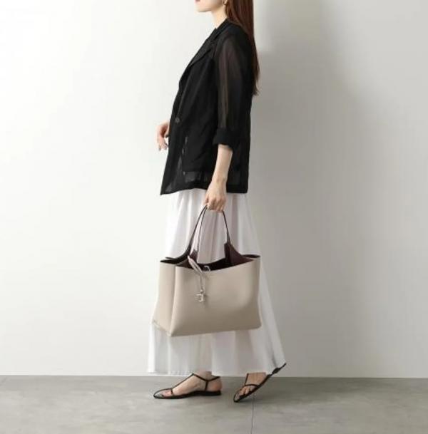 T Timeless Leather Tote Bag With OG Box & Dust Bag (White - 1130)