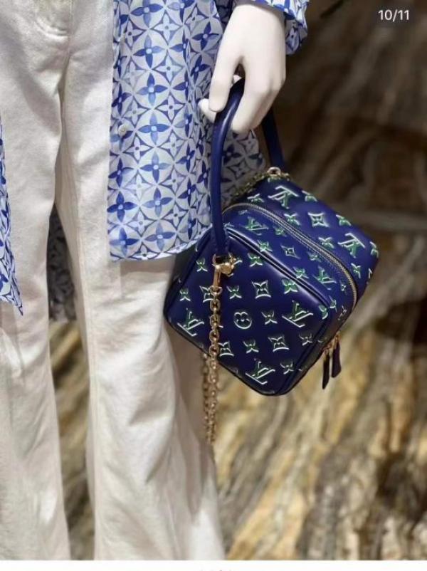Limited Edition 2026 Square Bag With Dust Bag (Navy - 964)