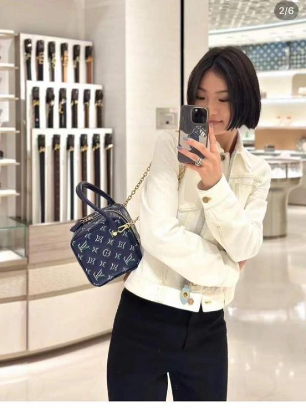 Limited Edition 2026 Square Bag With Dust Bag (Navy - 964)