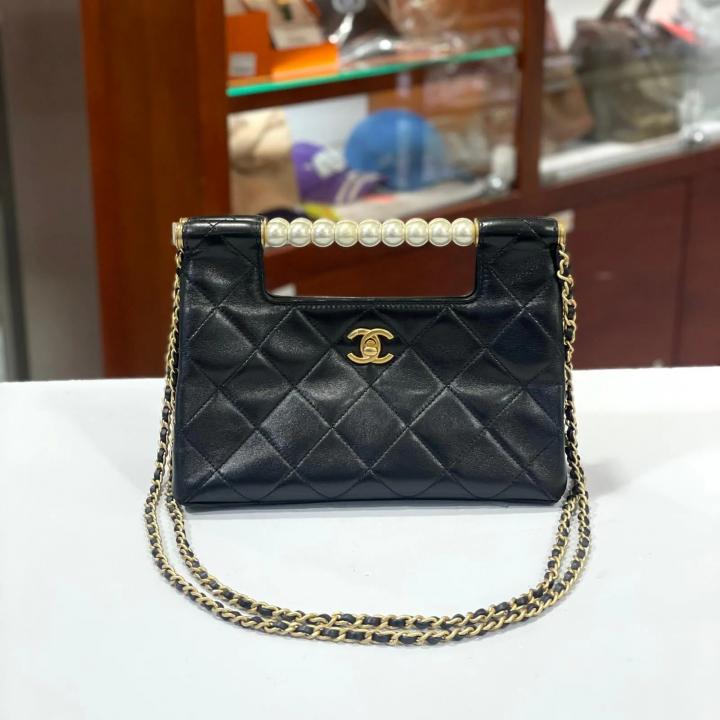 Pearl Classic Flap Shoulder Bag With OG Box & Dust Bag (Black 1160)