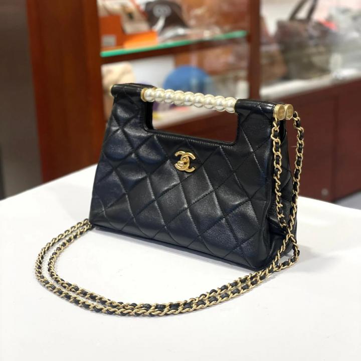 Pearl Classic Flap Shoulder Bag With OG Box & Dust Bag (Black 1160)