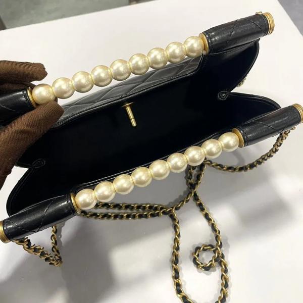 Pearl Classic Flap Shoulder Bag With OG Box & Dust Bag (Black 1160)