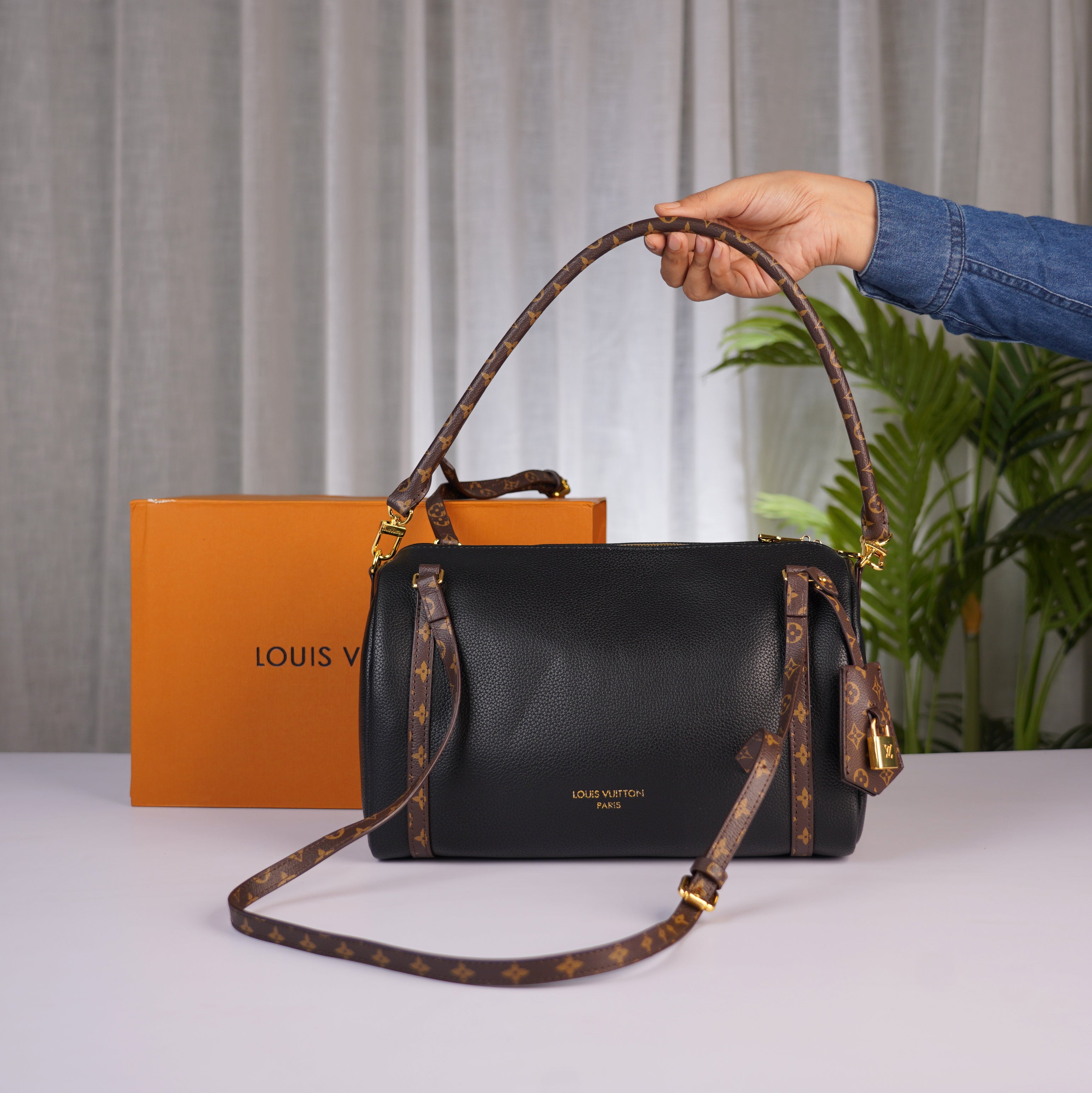 Express Handbag With OG Box & Dust Bag (Black - 1178)