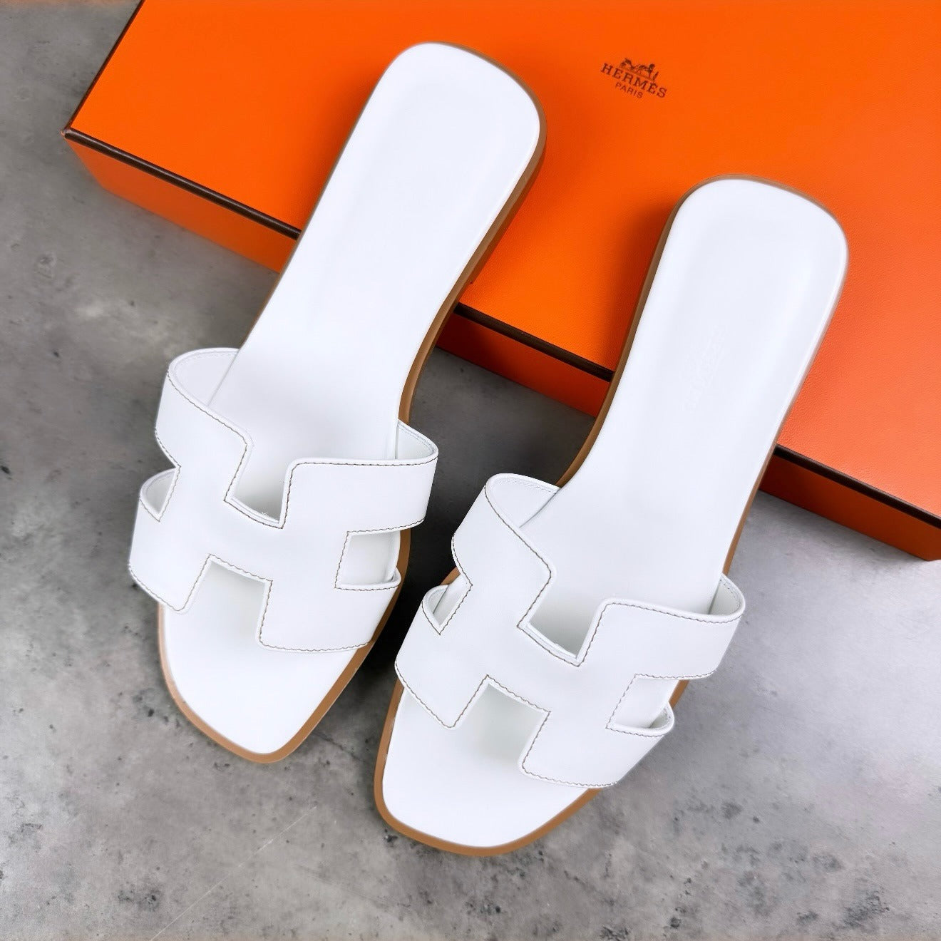Paris Oran High End Premium Flats With OG Box & Carry Bag (White - 1122)
